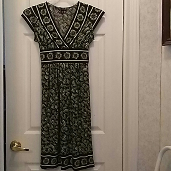 City Triangles Floral Dress - Picture 3 of 4